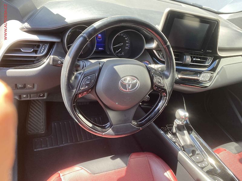 Toyota C-HR (2018) 1.8HSD, ČR, AT, LED, kamera - fotka 13 z 18