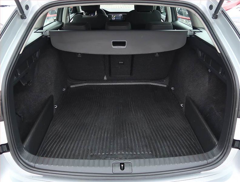 Škoda Octavia (2022) Ambition 2.0 TDI, ČR,1.maj - fotka 13 z 15
