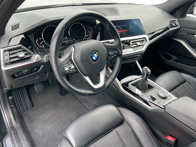 BMW Řada 3 (2020) Com. 318d 110kW Sport! - fotka 13 z 45