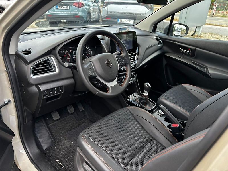 Suzuki S-Cross 4x4 Black Edition - fotka 9 z 12