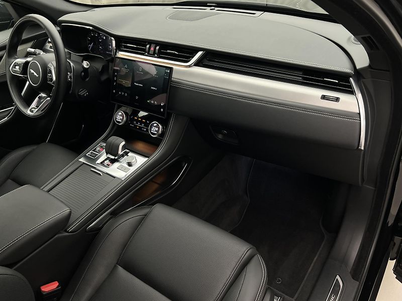 Jaguar F-Pace D200 R-DYNAMIC S AWD AUT - fotka 22 z 44