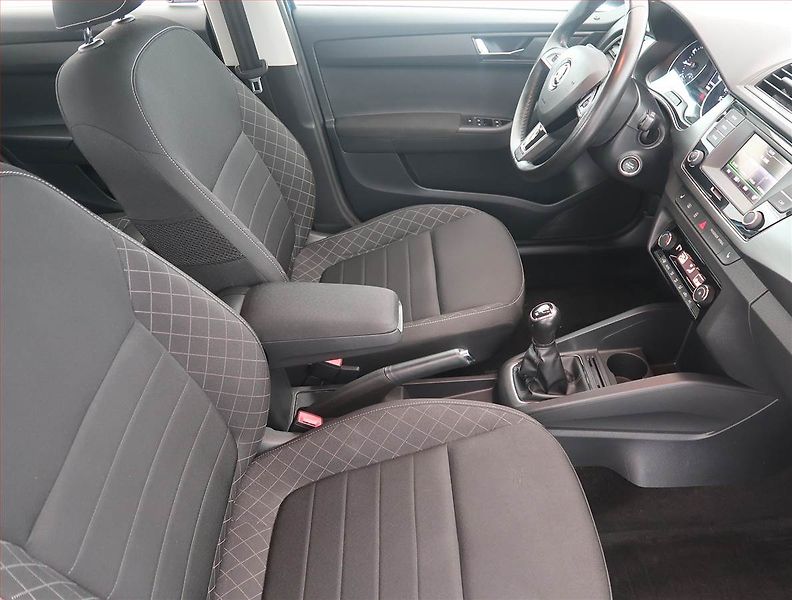 Škoda Fabia (2017) 1.0 TSI, Serv.kniha, Tempomat - fotka 9 z 13