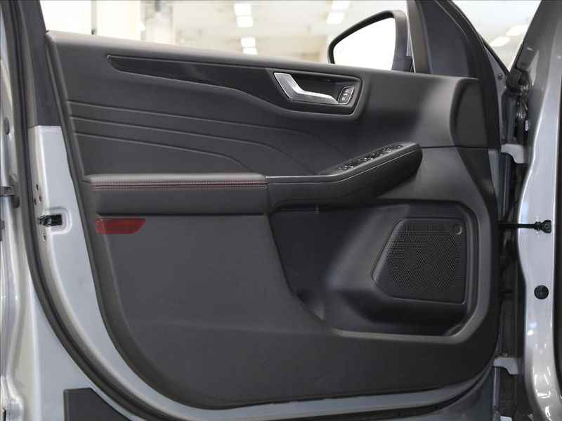Ford Kuga 2,5 PHEV 165kW ST-line X 34tkm - fotka 16 z 26