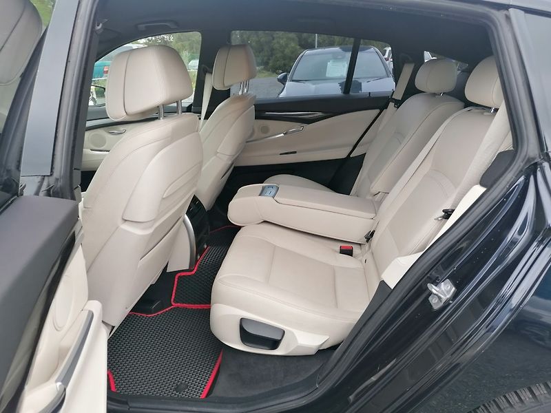 BMW Řada 5 (2014) GT 530d xDrive M-paket - fotka 12 z 40