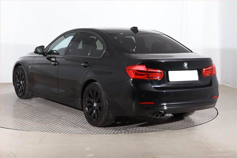 BMW Řada 3 (2016) 320 d, Serv.kniha, Navi - fotka 4 z 25