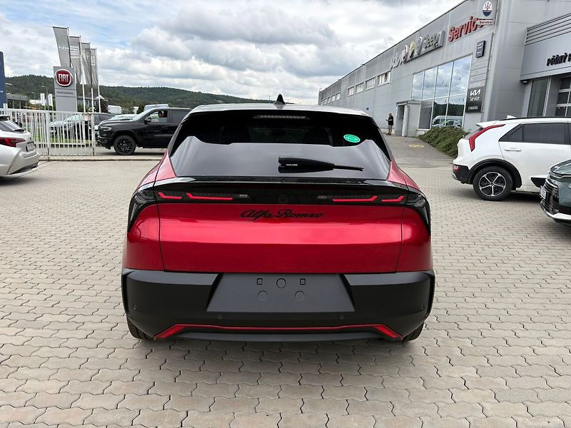 Alfa Romeo Junior (2026) Elettrice Veloce Perfo BEV 280 - fotka 6 z 19