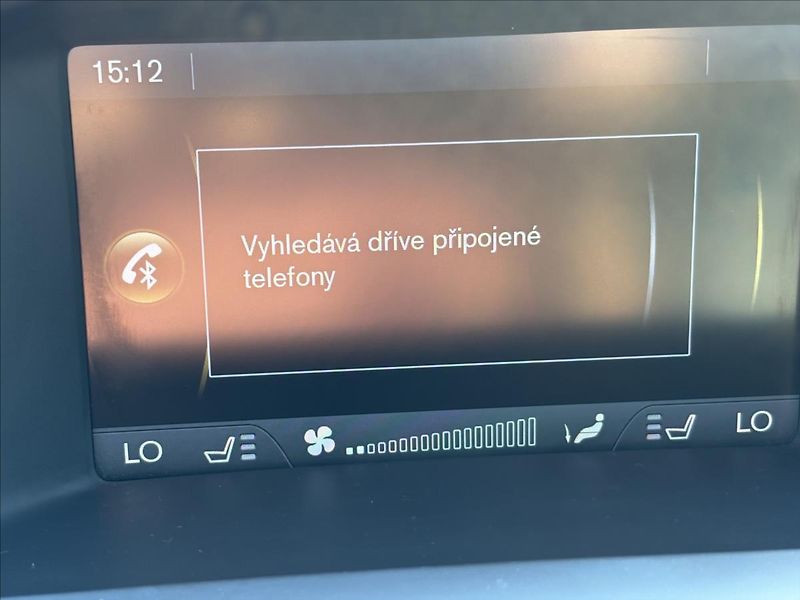 Volvo V60 2,4 D5 R-Design,AT,AWD,Xen,Výb - fotka 17 z 41