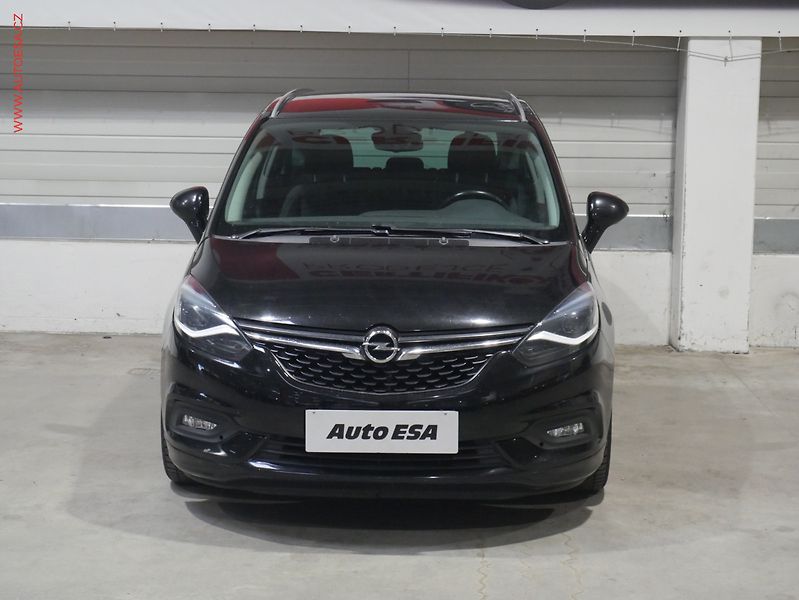 Opel Zafira (2018) 2.0 Tourer, Automat - fotka 2 z 20