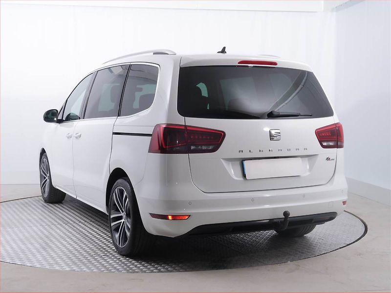 Seat Alhambra (2016) 2.0 TDI, 4X4, 7 míst, Kůže - fotka 4 z 25