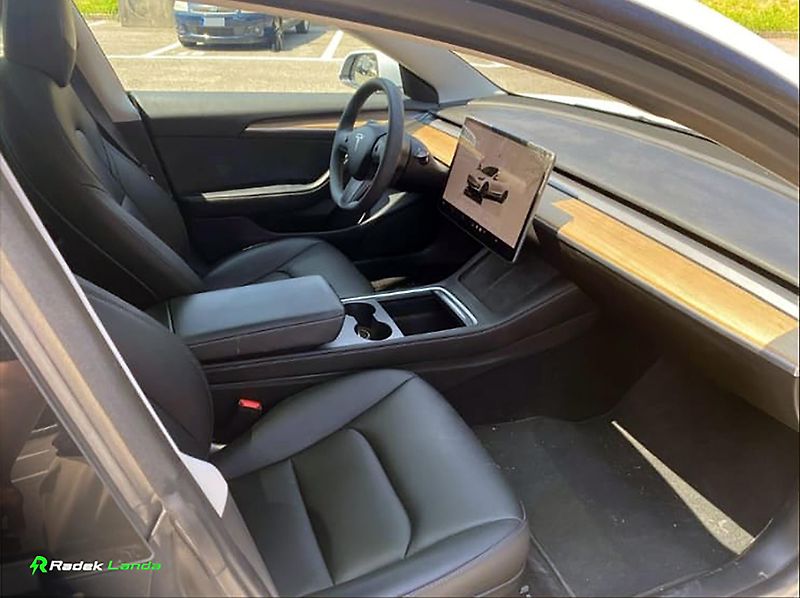 Tesla Model 3 (2023) LFP baterie, AMD Ryzen - fotka 7 z 8