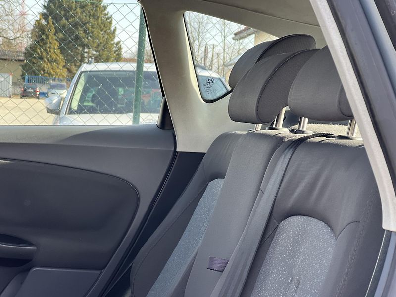 Seat Altea 1.9TDi 77kw KLIMATIZACE ABS - fotka 23 z 39