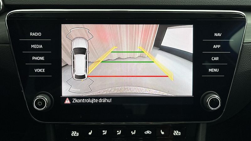Škoda Superb 2.0 TDI DSG Style Combi - fotka 12 z 28
