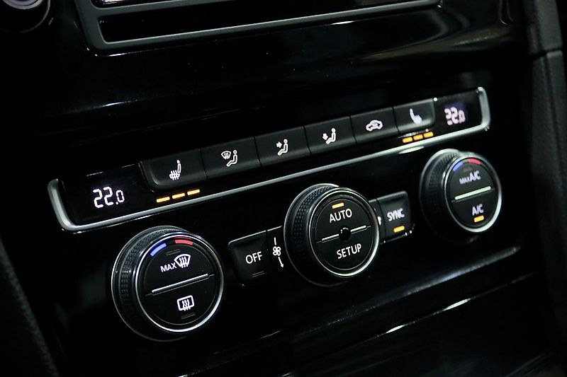 Volkswagen Golf 7 Variant 1.4 TSI 90 kW - fotka 33 z 37