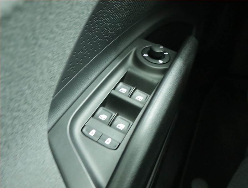 Škoda Enyaq (2021) Suite iV 80 (82 kWh), SoH 93% - fotka 16 z 23