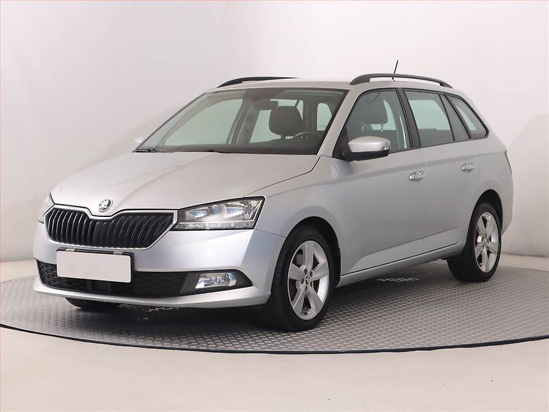Škoda Fabia (2019) Style 1.0 TSI, Serv.kniha - fotka 2 z 23