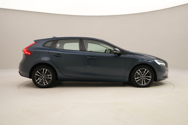Volvo V40 T2 MOMENTUM  - fotka 13 z 39