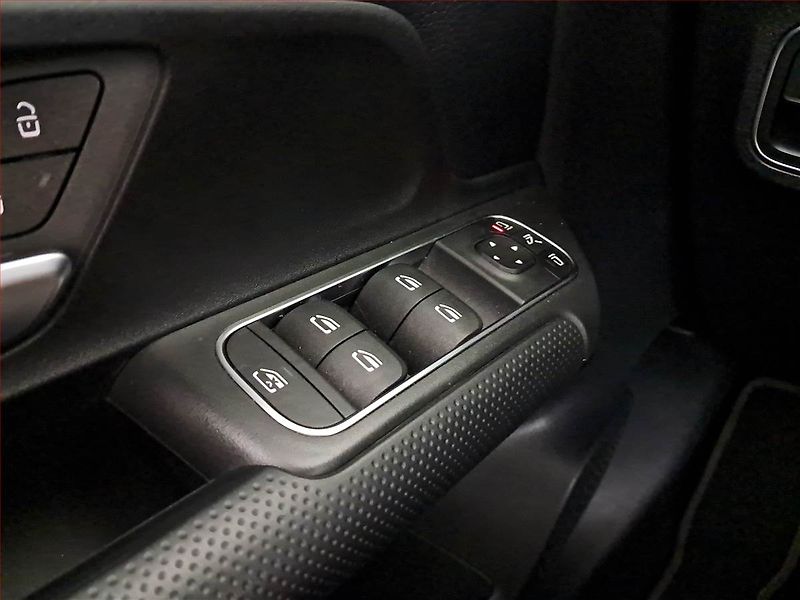Mercedes-Benz GLB (2022) 200 d - fotka 17 z 20