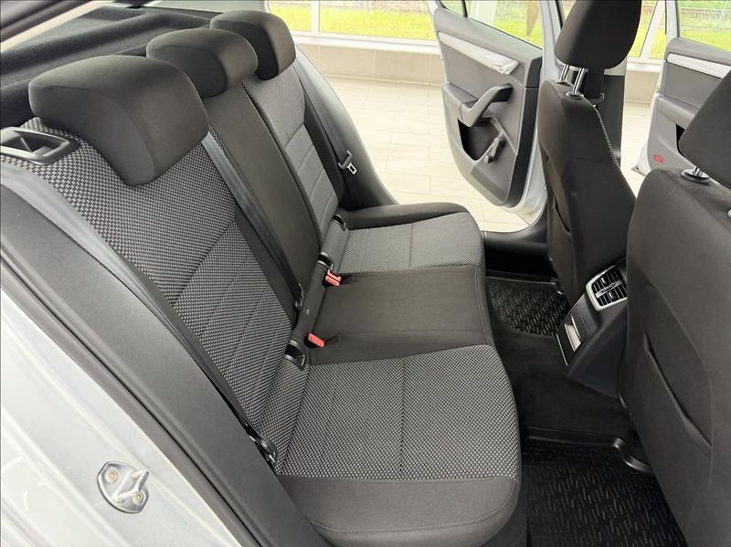 Škoda Octavia 1,6 TDi,digiklima,vyhř.sed,tem - fotka 20 z 25