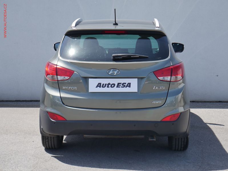Hyundai ix35 (2010) 2.0 CVVT 4x4, ČR, AT, navi - fotka 5 z 25