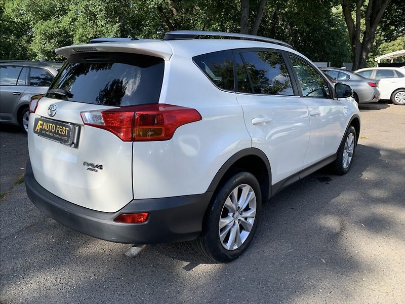 Toyota RAV4 2,2 D-4D AWD,ČR - fotka 6 z 25