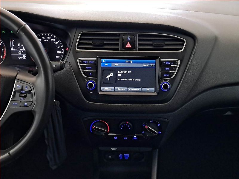 Hyundai i20 (2020) 1.0 T-GDI, Tempomat - fotka 12 z 18