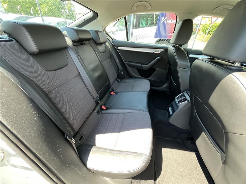 Škoda Octavia 1,4 TSi 103 kw Elegance  Xenon - fotka 34 z 46