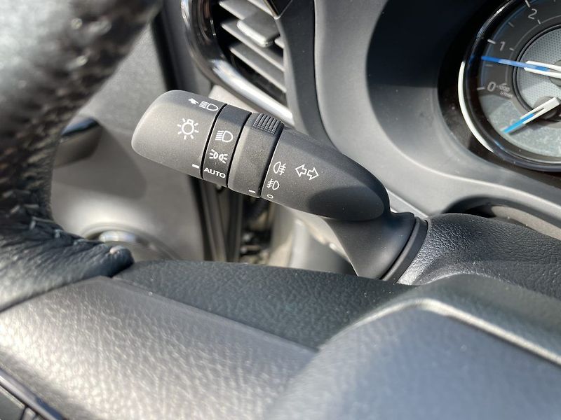Toyota Hilux 2.8D Invincible ODBĚR 3/2027 - fotka 25 z 31