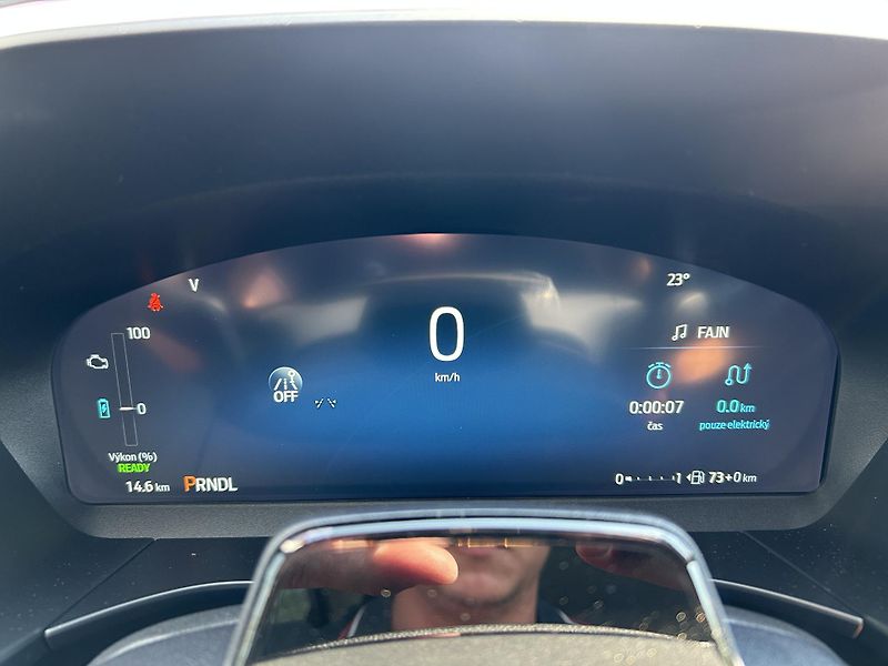 Ford Kuga Top Edition 2.5 PHEV 178kW - fotka 24 z 39