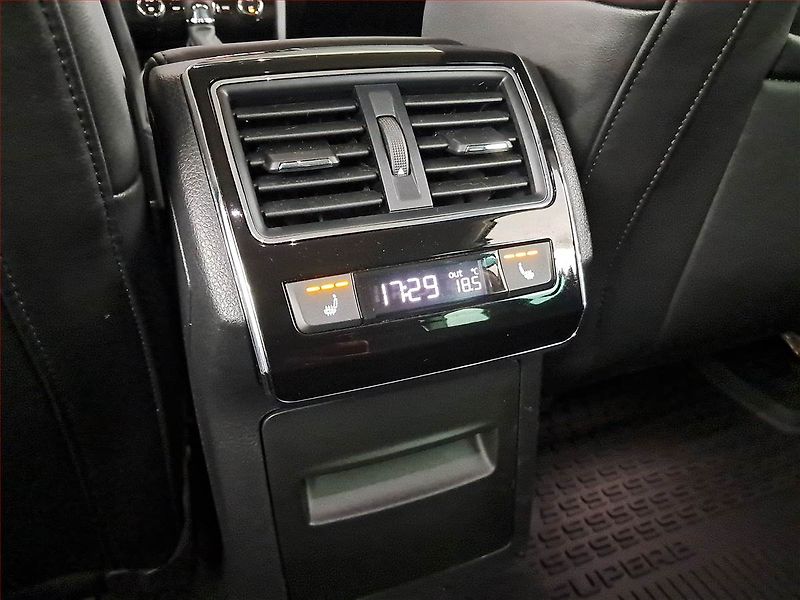 Škoda Superb (2021) Laurin&Klement 2.0 TDI - fotka 19 z 25