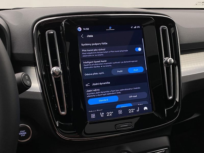Volvo XC40 (2026) B3 AUT DARK ULTRA  - fotka 43 z 60