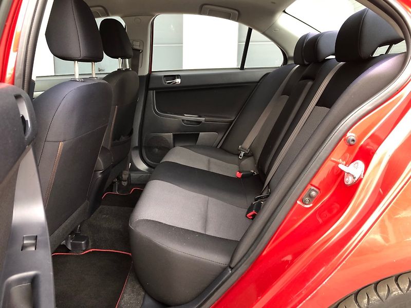 Mitsubishi Lancer (2008) 2.0 DI-D - fotka 11 z 30
