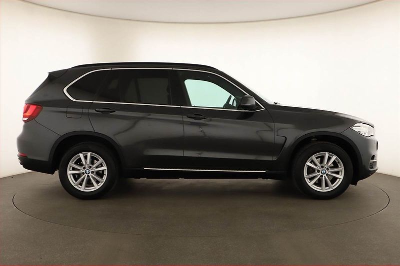 BMW X5 (2014) xDrive25d - fotka 6 z 18