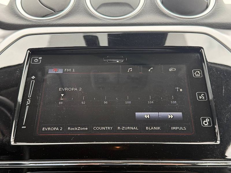 Suzuki Vitara (2020) 1.4 BoosterJet 95 kW Premium - fotka 12 z 22