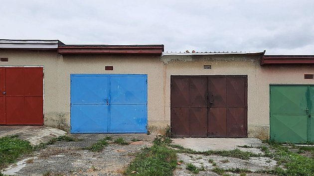 Nejdražší jsou zděné garáže. O ceně rozhoduje také lokalita a další faktory., zdroj: Wikimedia Commons, Vojtěch Veselý, CC BY-SA 4.0