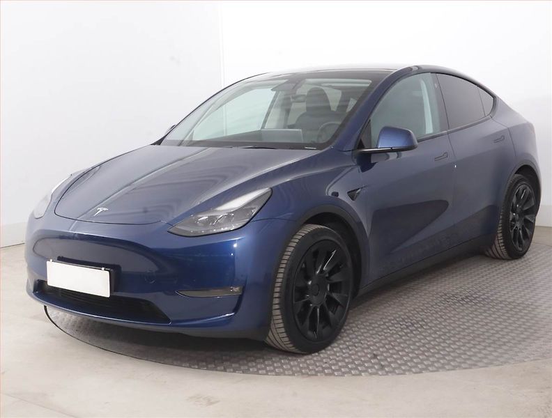 Tesla Model Y (2023) Long Range AWD 79kWh, SoH 91% - fotka 2 z 22