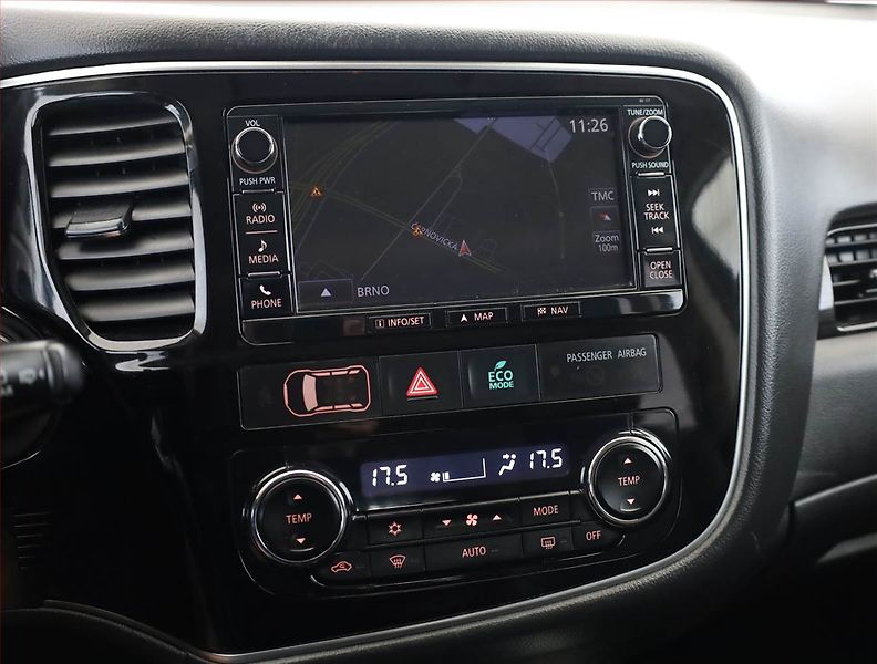 Mitsubishi Outlander (2017) 2.2 DI-D, 4X4, Automat - fotka 9 z 21