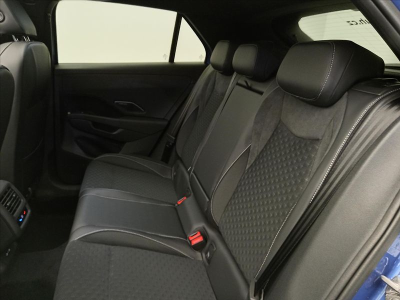 Volkswagen T-Roc (2026) 1,5   R-line eTSI 110 kW 7DSG - fotka 12 z 23