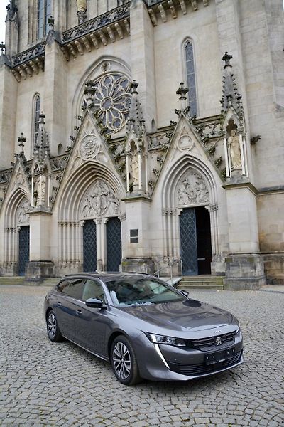 Peugeot 508 (2023) SW BlueHDi130 EAT8 ALLURE - fotka 19 z 40