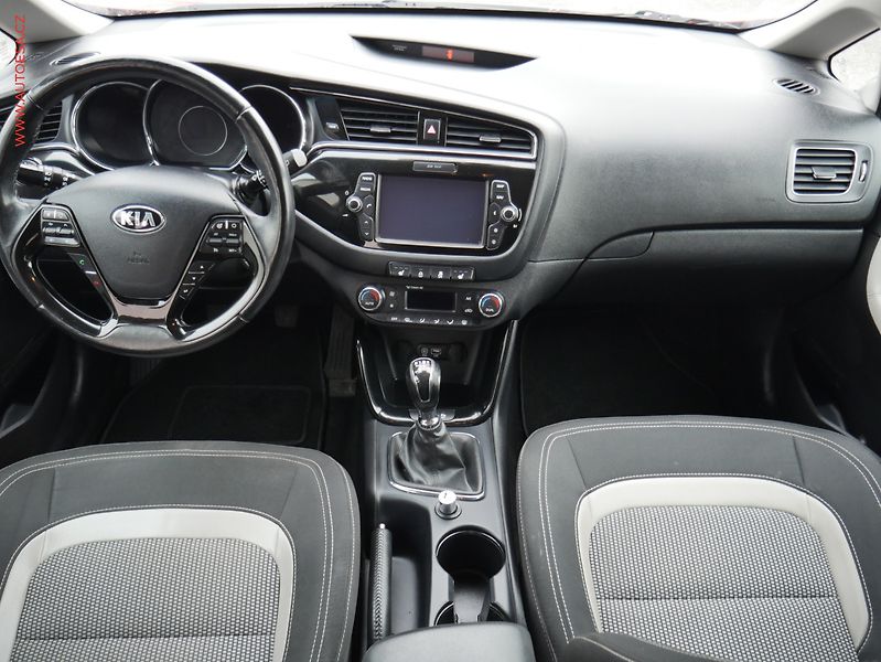 Kia Ceed (2016) 1.6 CRDi, ČR, AC, navi, park - fotka 8 z 27