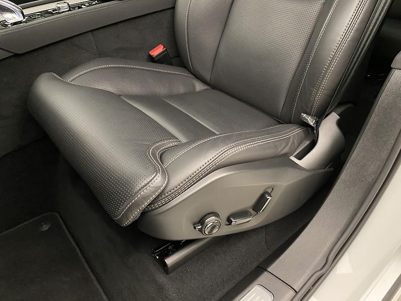 Volvo XC90 T8 AWD RECHARGE DARK REZERVACE - fotka 25 z 67