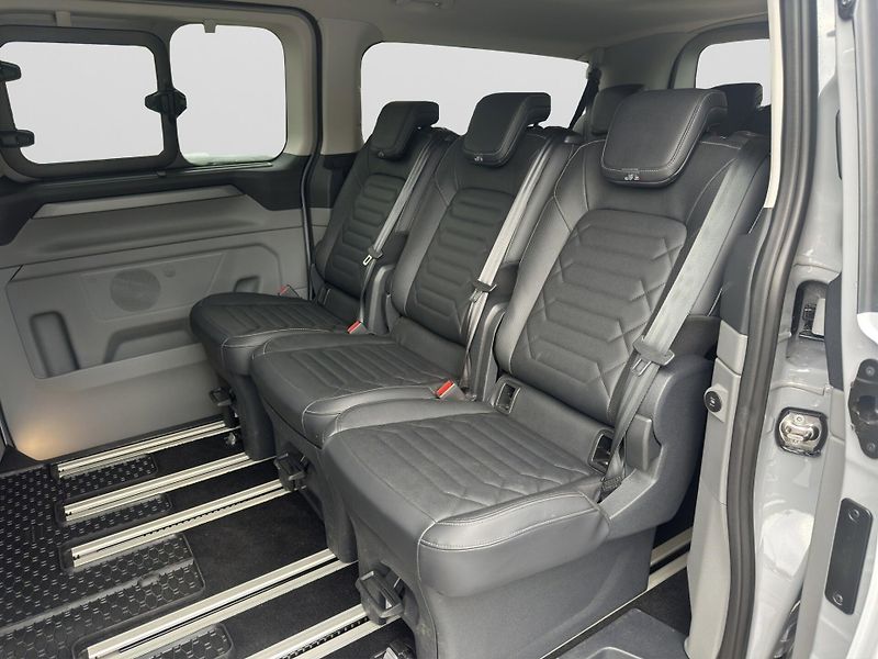 Ford Tourneo Custom (2024) 2,0 EcoBlue 125kW AWD - fotka 12 z 14