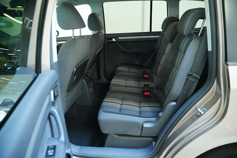 Volkswagen Touran - fotka 23 z 24