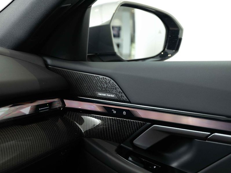 BMW Řada 5 540d xDrive Touring - fotka 16 z 23