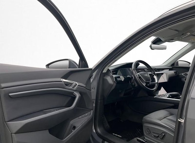 Audi Q8 e-tron 55 Q Kamera Tažné LED Vzduch  - fotka 10 z 28