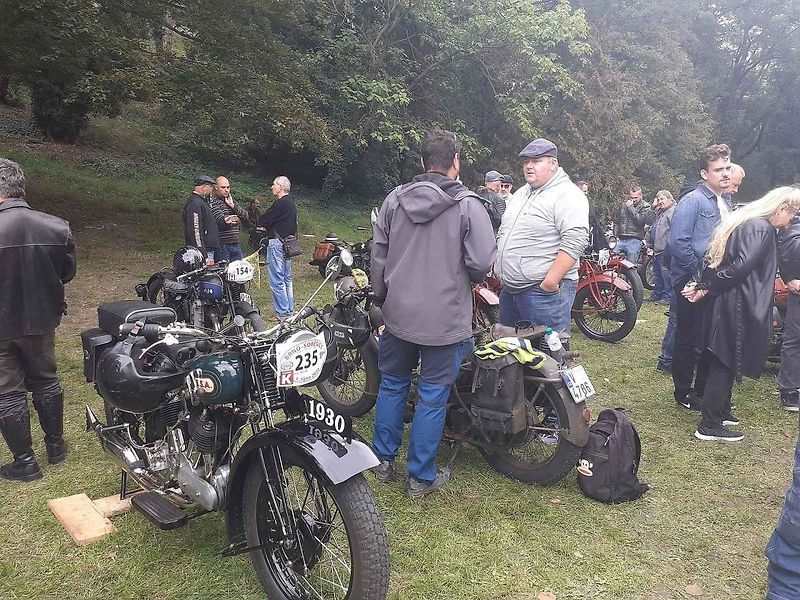 Milovníci historických automobilů i motocyklů si první říjnovou sobotu přišli na své při tradičním závodu Brno-Soběšice.