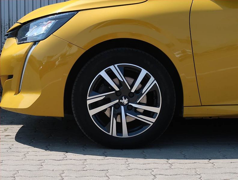 Peugeot 208 (2023) 1.2 PureTech, Automat, ČR - fotka 15 z 21