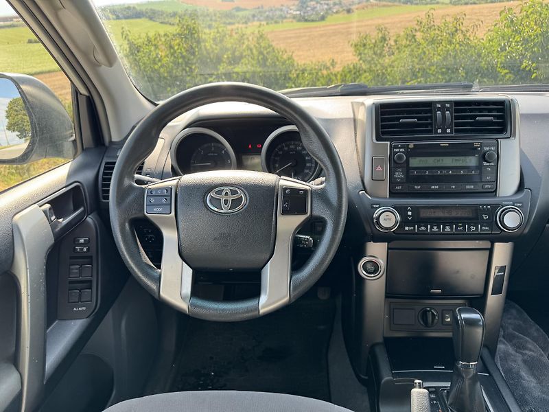 Toyota Land Cruiser 3.0 D-4D 127 kW AUT Tažné - fotka 11 z 36