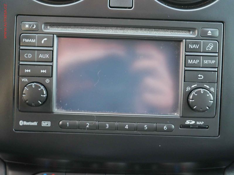 Nissan Qashqai (2011) 1.6i, AC, tempomat - fotka 12 z 21