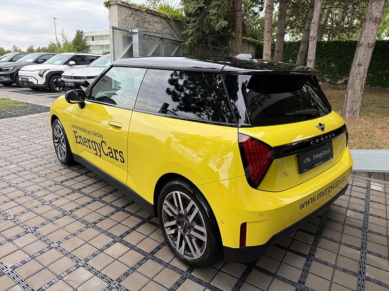 Mini Cooper SE, Hatchback, 135 kW - fotka 4 z 33