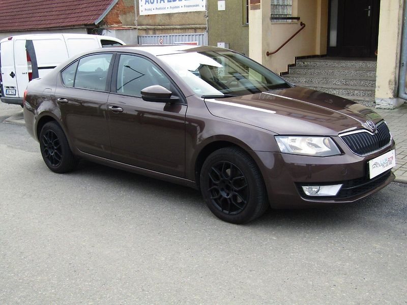 Škoda Octavia (2014) 1.6 TDI 77kW  ZIMNÍ KOLA - fotka 7 z 35